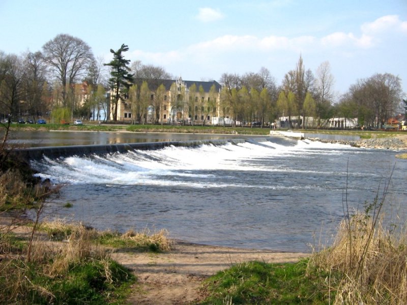 Das Muldenwehr in grimma. von hier aus zweigt der Mhlgraben zur ehemaligen Gromhle ab. 01.04.07