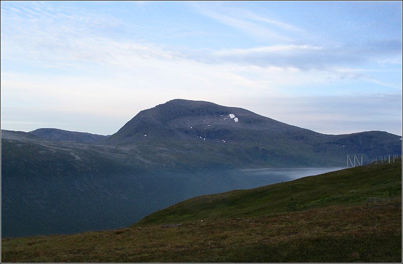 Der 1238 Meter hohe Hausberg von Troms, der Tromsdalstind. 8.2006 (Jonas)