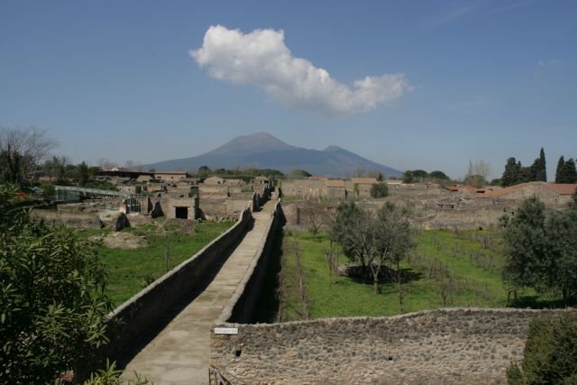 Der Blick ber Pompeji zum Vesuv; 29.03.2008