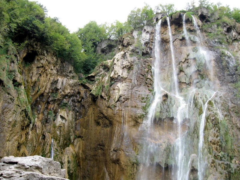 Der Groe Wasserfall am unteren Plitwitzer See