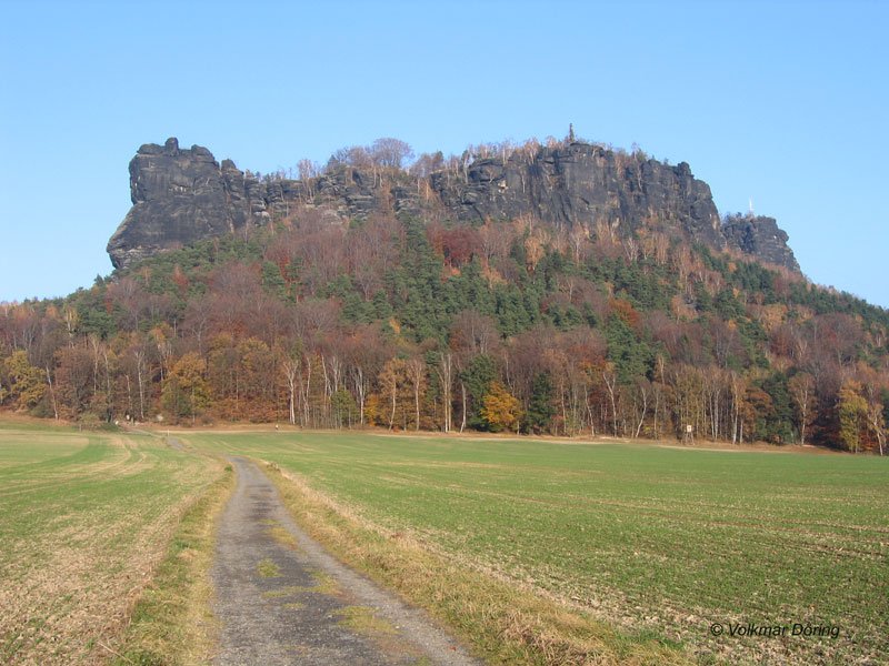 Der Lilienstein (415 m) zwischen Knigstein und Kurort Rathen im Sptherbst - 08.11.2005
