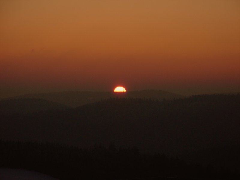 Die allerletzten Sonnenstrahlen am 28.12.08 nahe Neustadt am Rennsteig (Ilm-Kreis)