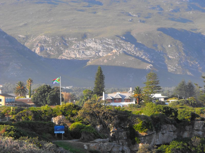 Die Atlantikkste der Peninsula bei Bakoven (Cape Town) ist zerklftet und wild.