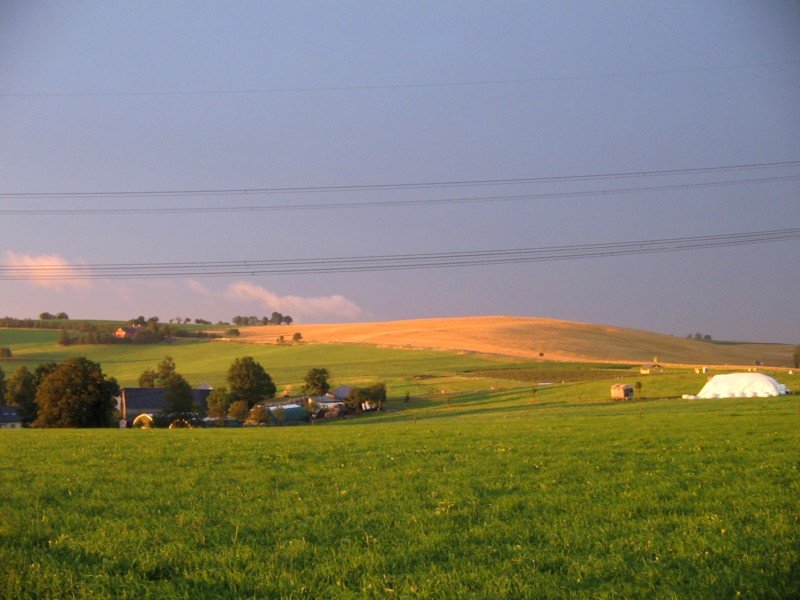 Die Auslufer von Klaffenbach, die 380KV-Leitung spannt sich von Chemnitz bis in die Tschechei und mitten durchs Bild, 20.07.07