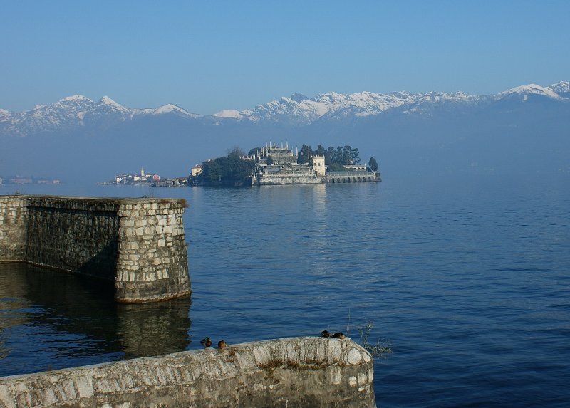 Die Borromischen Inseln (Isola Bella und Isola dei Pescatoni)
im Frhjahrslicht.
(Februar 2009)