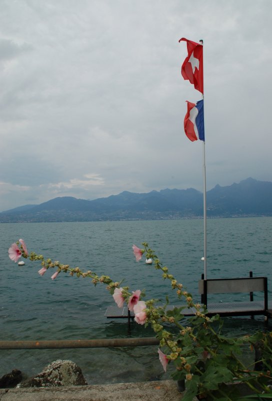 Die Grenze zwischen der Schweiz und Frankreich bei Saint-Gingolph. Im Hintergrund der Genfersee. 05.08.2006