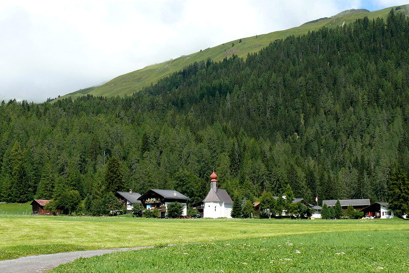 Die Ortschaft Davos Laret liegt zwischen Wolfgangpass und Klosters, 28.07.2009