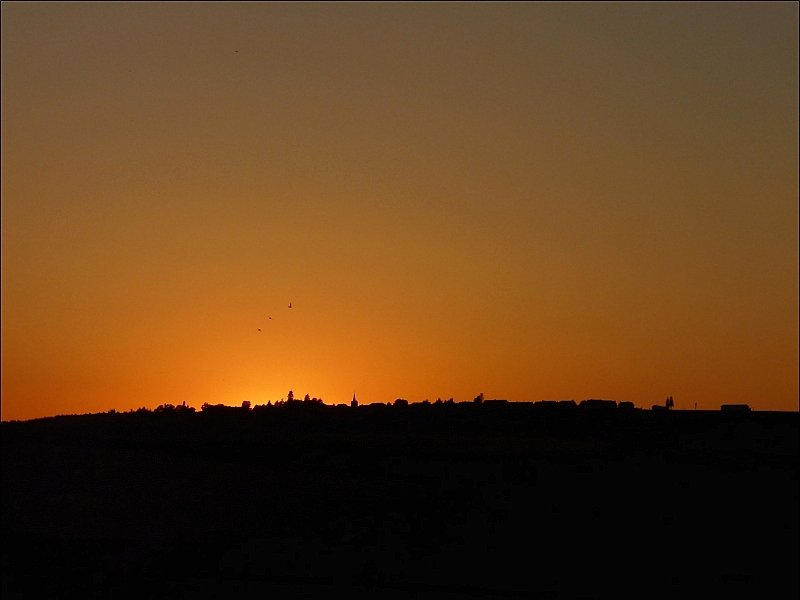 Die Ortschaft Noertrange prsentierte sich am 01.07.08 wie ein Scherenschnitt am abendlichen Himmel. (Jeanny)