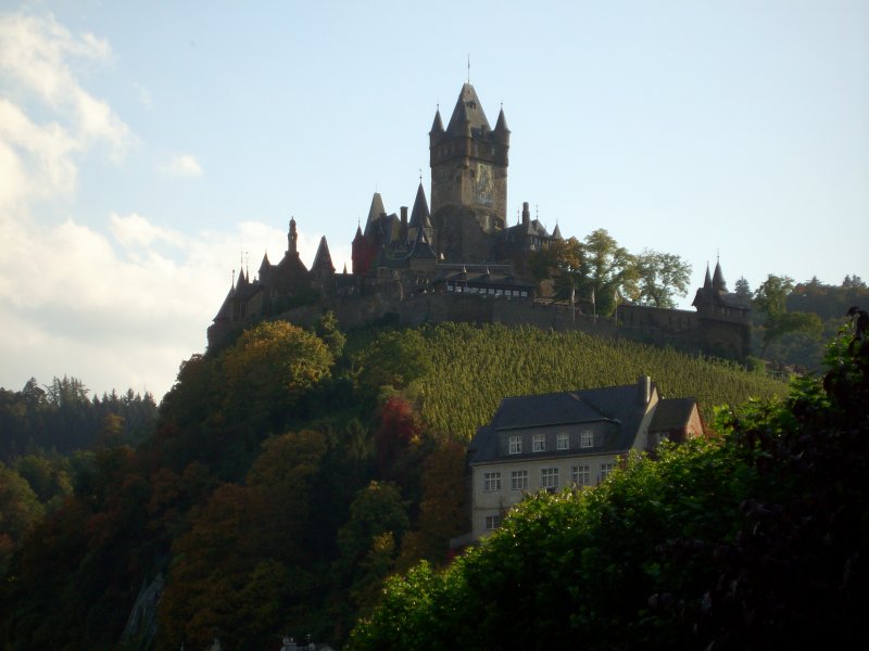 Die Reichsburg bei Cochem an der Mosel an einem schnen Septembertag 2007.