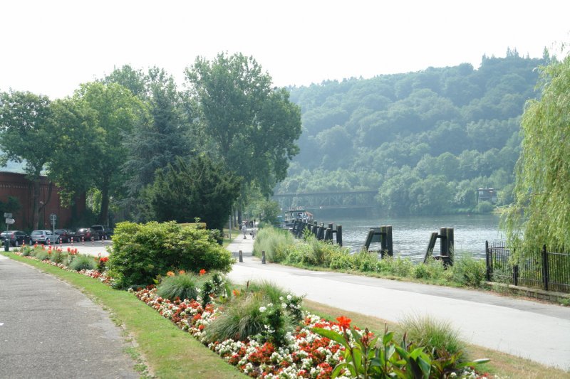 Die Ruhr Promenade am Kettwiger Stausee im Frhjahr.