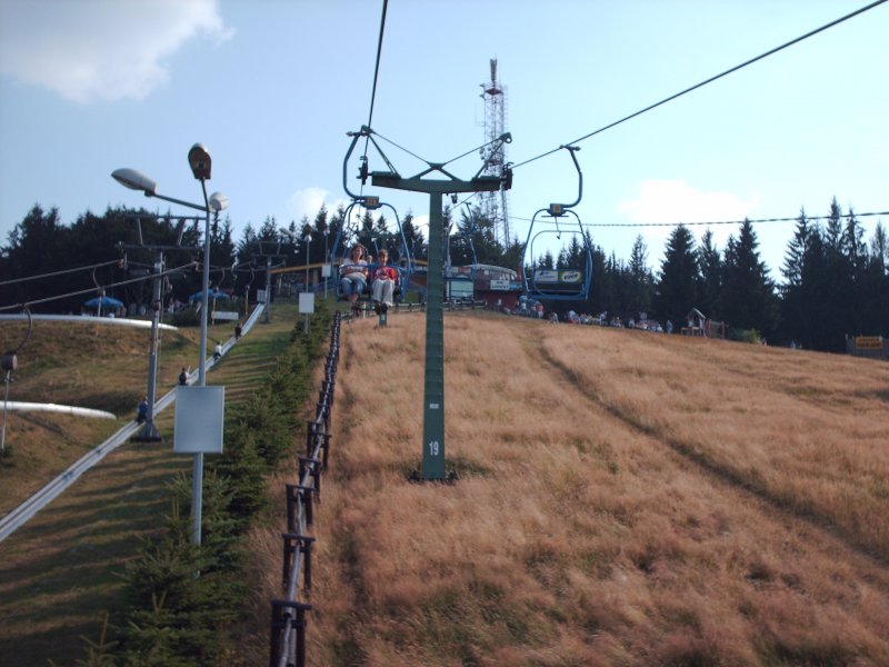 Die Seilbahnstation in auf dem Berg Czantoria. Die Seilbahnstation ist nicht gleich die Bergspitze. Wenn man die Grenze zwischen Polen-Tschechien erreichen will(zugleich auch die Spitze[Gipfel]) muss man noch 45 Minuten wandern.