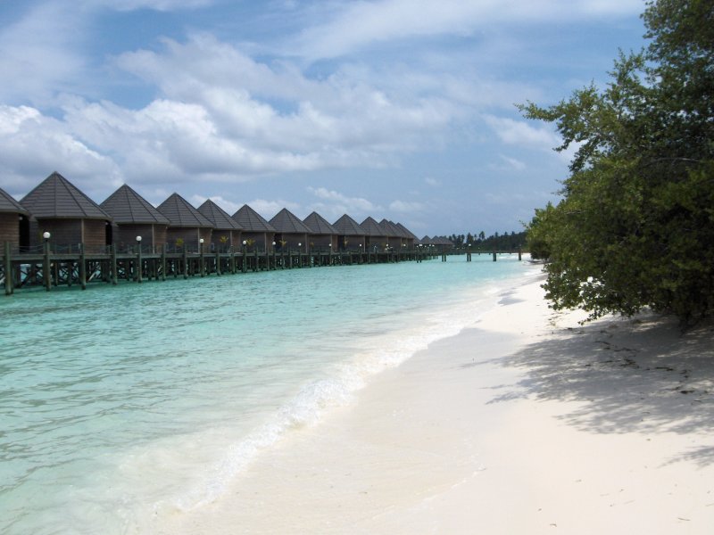 Die Wasser-Villen liegen an der Atoll außenseite. März 2006