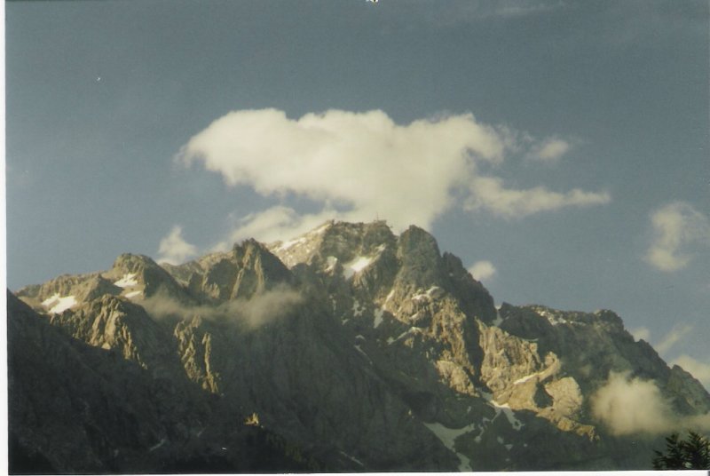 Die Zugspitze im Sommer 2005 von Grainau aus fotografiert