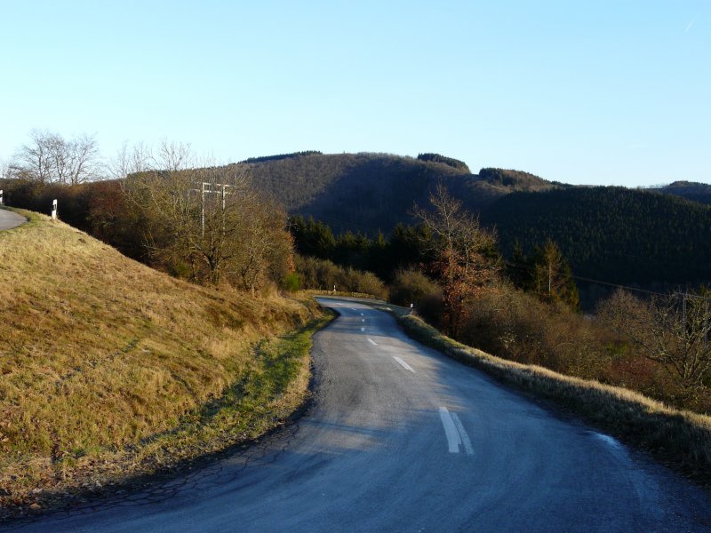 Diese kurvenreiche Strae fhrt von Kautenbach nach Alscheid (Luxemburg). 17.12.07