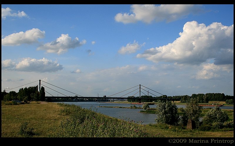 Duisburg - Blick auf den Rhein zwischen Homberg und Rheinhausen.