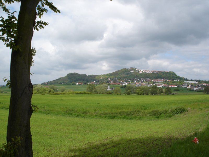 dunkle Wolken ber Amneburg in Hessen,
Mai 2005