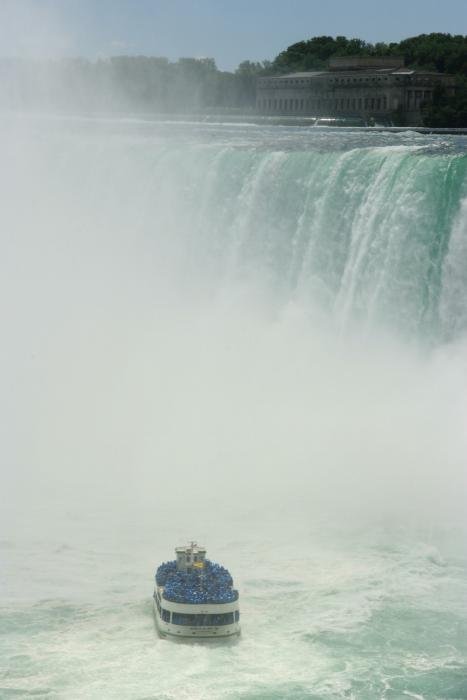 Ein Boot vor dem Horseshoe Falls; 09.08.2008