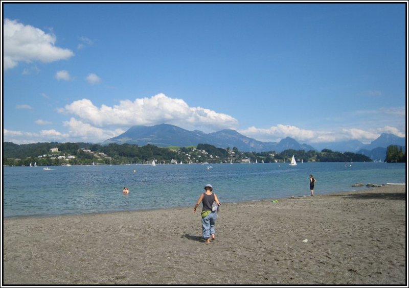 Ein kleiner Badestrand am Vierwaldstttersee bei Luzern. (22.07.2007)