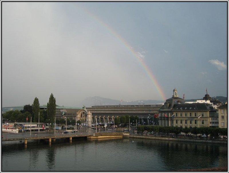 Ein Regenbogen ber Luzern am Vierwaldstttersee, aufgenommen am 18.07.2007 gegen 20:00 Uhr.