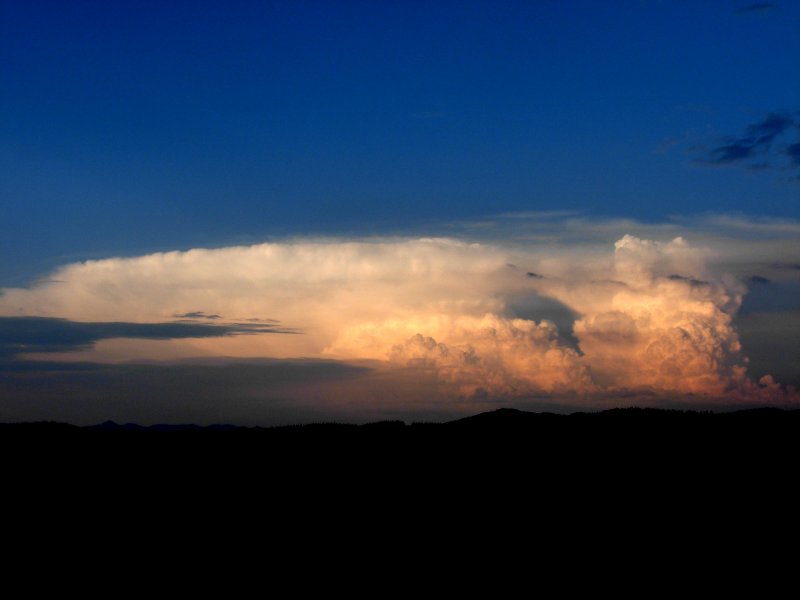 Ein schweres Gewitter tobte sich am Abend des 29.07.08 ber dem nordwestlichen Landkreis Konstanz aus. Aufgenommen von Hofstetten-Biereck bzw. aus sicherer Entfernung