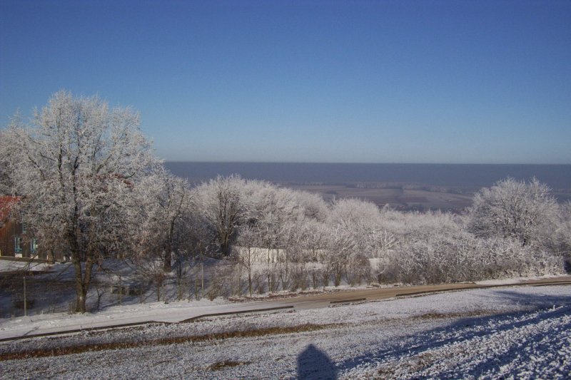 ein Sonnentag mit Rauhreif am Hesselberg/Mittelfranken; Mitte Dezember