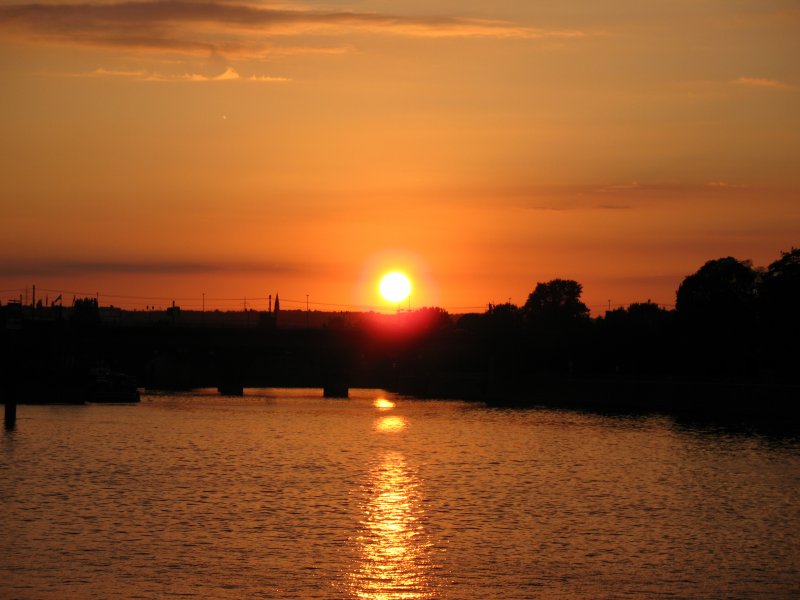 Ein Sonnenuntergang ber der Mosel.