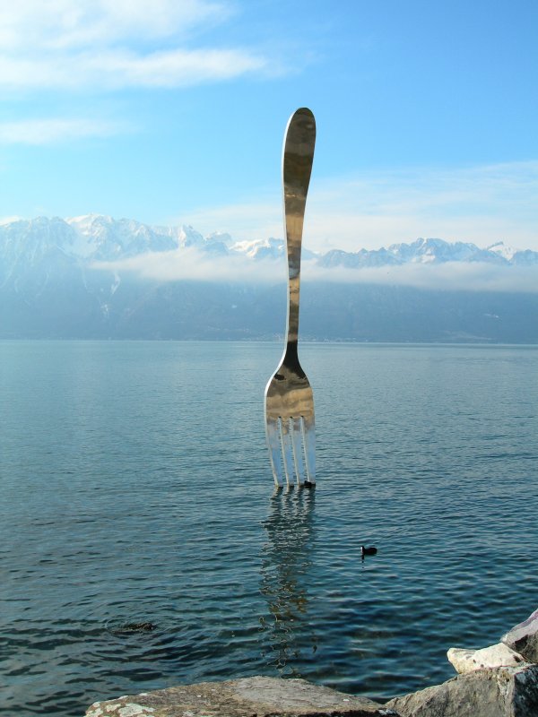 Ein weltweit ttiger Lebensmittelkonzern macht mit dieser ca.4 Meter hohen Gabel auf eine Sonderausstellung in seinem Museum in Vevey aufmerksam. 25.03.2007
