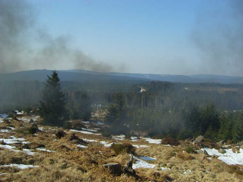 Eine Rauchwolke des Dampfzuges hllt die Landschaft beim Ghoeteweg ein