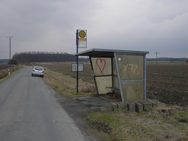 Einsam gelegene Bushaltestelle bei Dülmen im Münsterland.