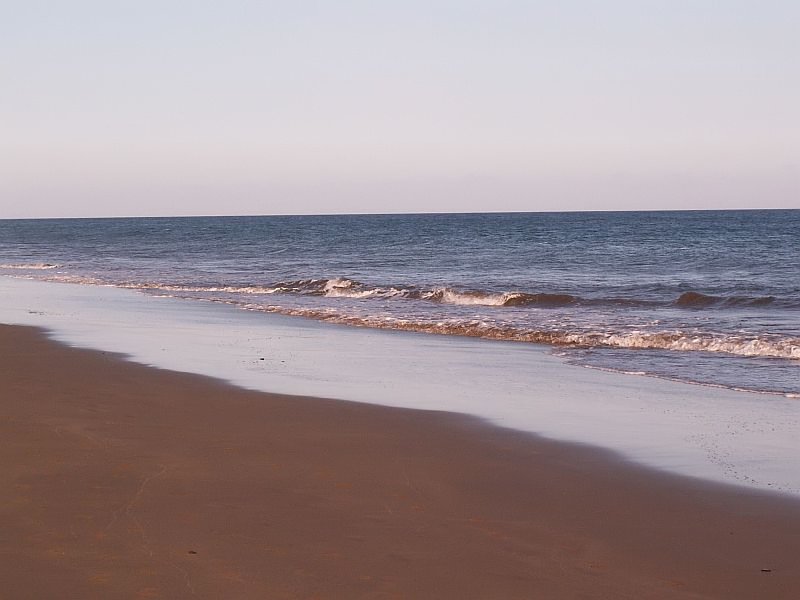 Entspannung pur...bei einer warmen Briese rauscht das Meer an den Strand von Maspalomas. Das Bild stammt vom 09.06.2008