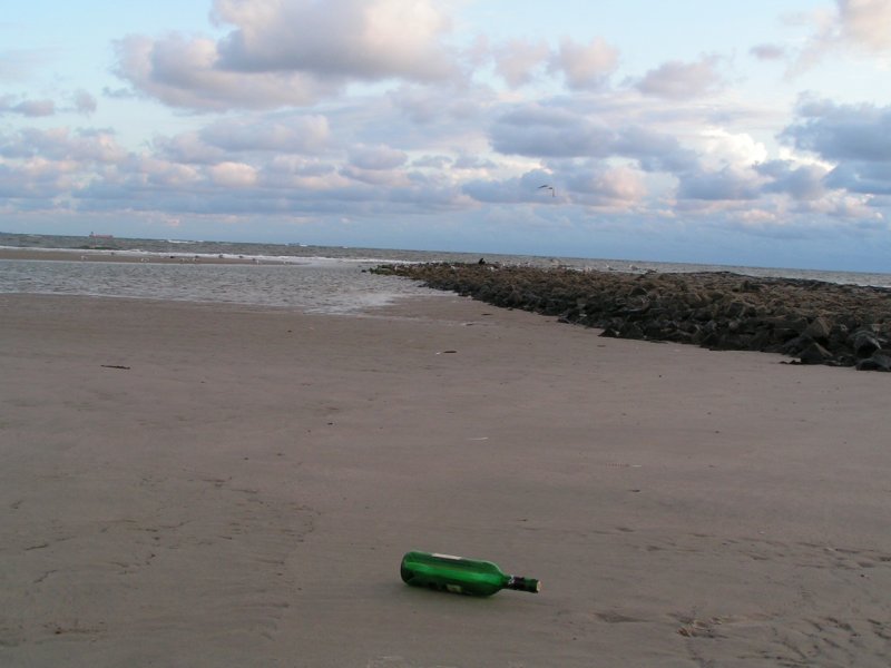 Flaschenpost: am Morgen des 27.Aug. 2006 am Strand von Wangerooge

