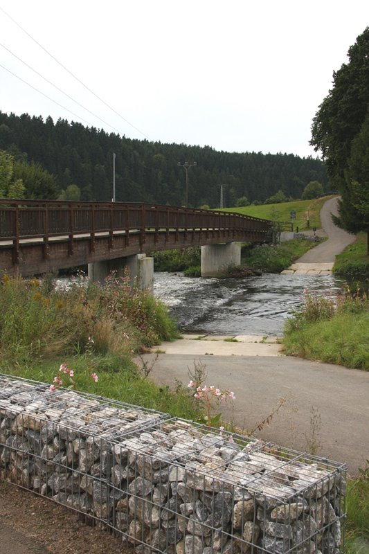 Fr den Elsterradweg wurde an der Bretmhle eine neue Brcke gebaut, unmittelbar neben der bestehenden Furt. 10.09.2008 