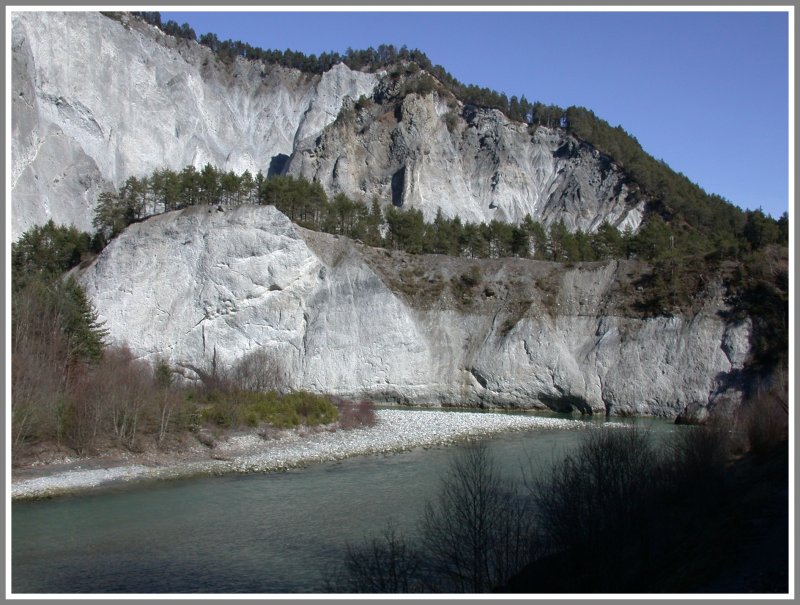 Grand Canon der Schweiz wird die Vorderrheinschlucht zwischen Castrisch und Reichenau-Tamins auch genannt. (04.03.2007)