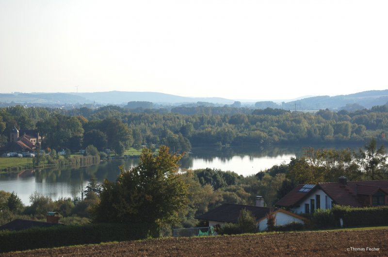 Gut Oberau mit dem Badesee von Staffelstein. Blickrichtung Bamberg  23.09.2007