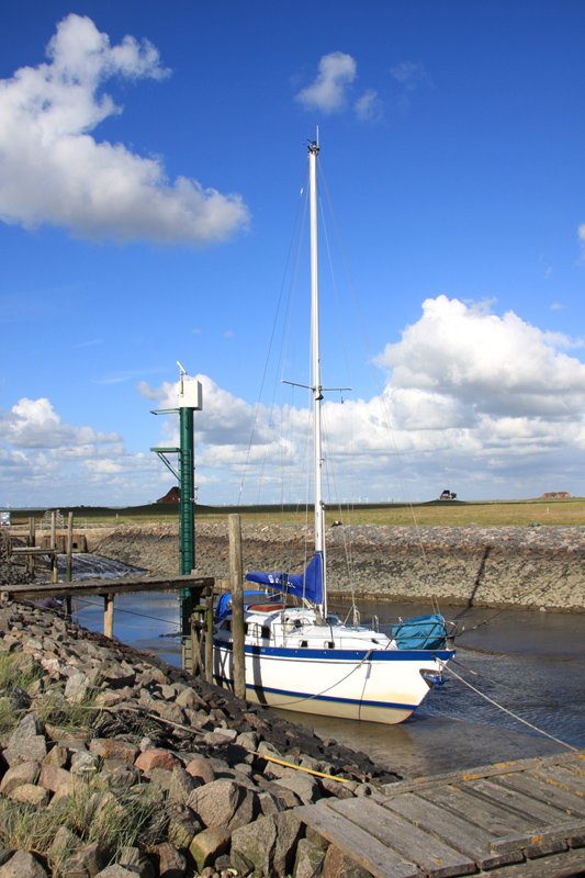 Hallig Nordstrandischmoor - 14.06.2008 - Der Segelhafen der Hallig, er wird von den Halligbewohnern und ihre Gsten genutzt, Einfahrt nur bei Flut mglich.