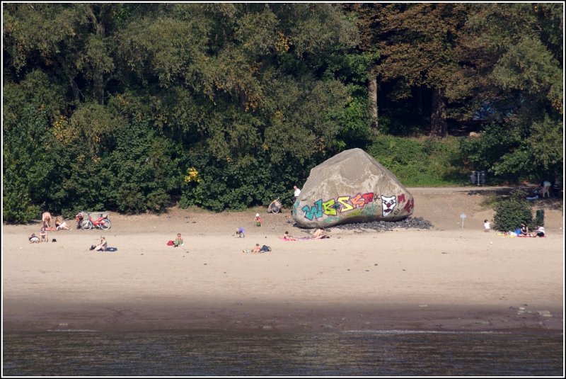 Hamburg Der Findling Alter Schwede Wurde Beim Bau Des Elbtunnels Ausgebaggert Und An Den Elbstrand In Ovelgonne Verfrachtet Landschaftsfotos Eu