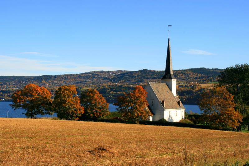 Herbst am Mjsa - an der Kirche von Vingrom; 05.10.2009