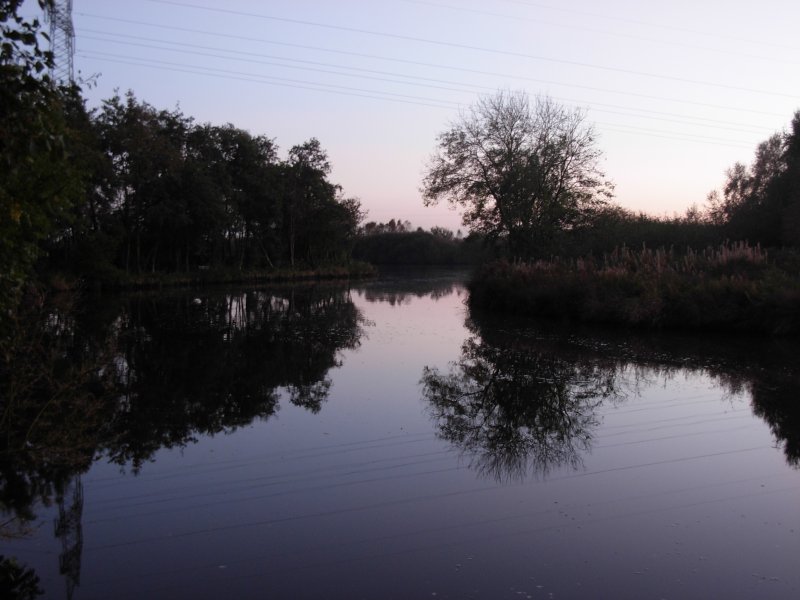 Herbstliche Abenddmmerung am Fehntjer Tief bei Groefehn-Timmel in Ostfriesland