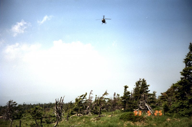 Hubschrauber ber dem brocken - dig. Dia von 1993