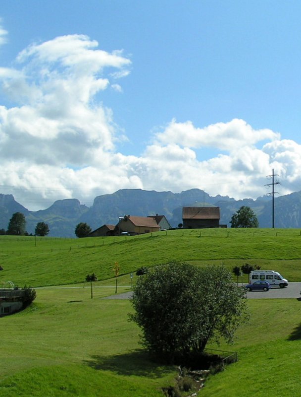 Ist es ein Adler oder vielleicht ein Schutzengel? Bitte um andere Vorschlge. Das Bild entstand aus der Appenzeller Bahn in der Nhe von Gais am 20.08.06.