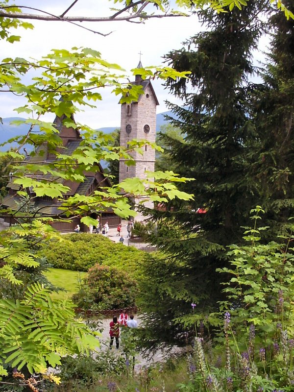 Kirche Wang im Wald oberhalb von Krummhbel im Sommer 2004

Kategoorievorschlag:
Polen/Gebirge/Riesengebirge