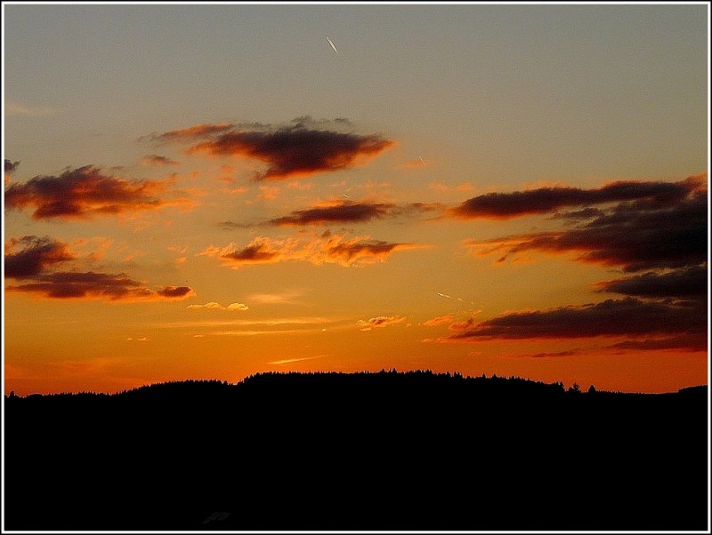 Kurz nachdem am 19.04.09 die Sonne untergegangen war, frbte sich der Himmel rot. (Jeanny)