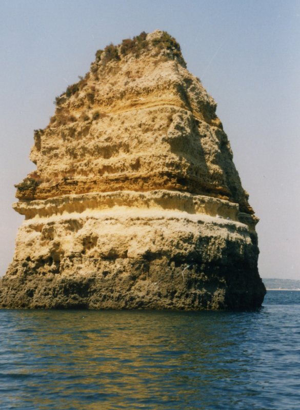 LAGOS, 17.06.1988, Bootsfahrt durch die Grotten bei Ponta da Piedade -- Foto eingescannt