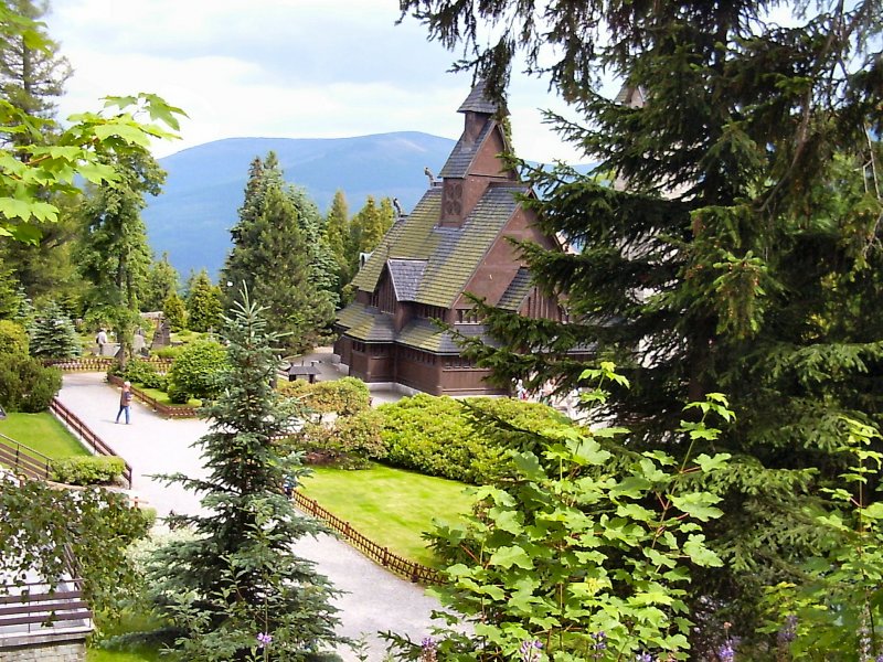 Landschaft um die Kirche Wang, polnisches Riesengebirge im Sommer 2004

Kategorievorschlag:
Polen/Gebirge/Riesengebirge