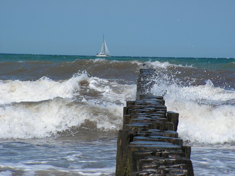 Leichter Wellengang an der Ostseekste in Brgerende.