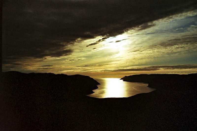 Magerya - unterwegs zum Nordkap. Wer ist schneller - die Wolken oder unser Bus? (30. Juni 2001)