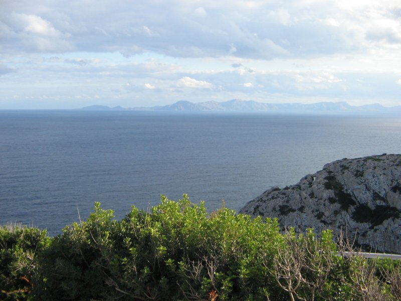 Mallorca,Blick vom Cap de Formentor auf die Insel Menorca,05.11.06.