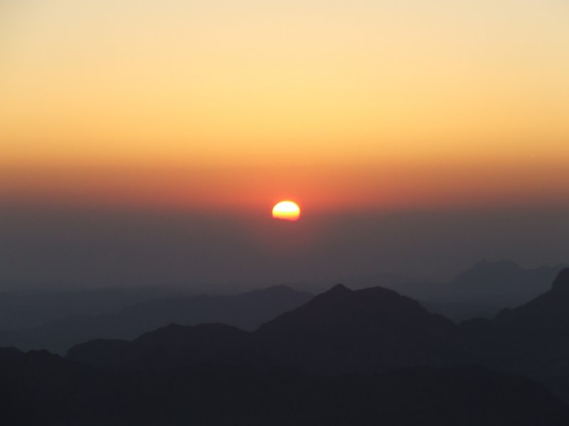 Nach langen beschwerlichen Aufstieg wurden wir am 04.09.07 auf dem Berg Moses mit diesem herrlichen Sonnenaufgang belohnt. 