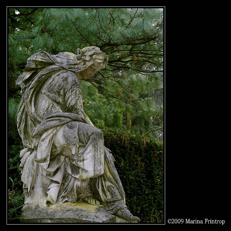 Nachdenklichkeit - Melaten Friedhof Kln