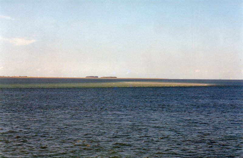 Nordsee, Blick ber eine Sandbank zu den Haligen, 2004